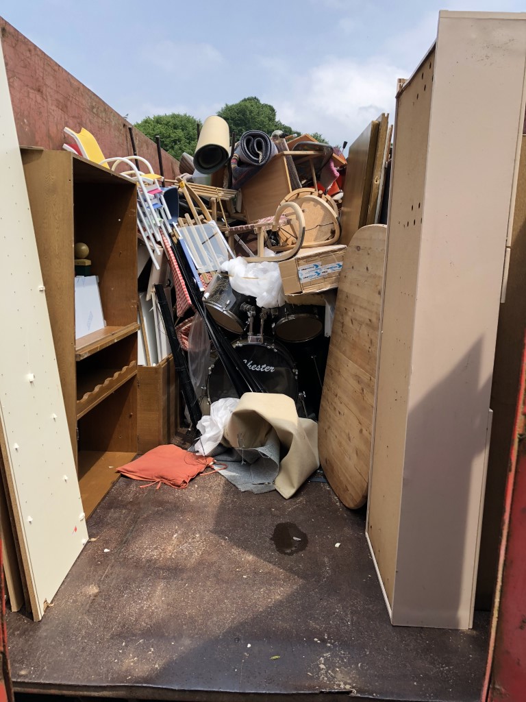 der nächste Sperrmüll-Container